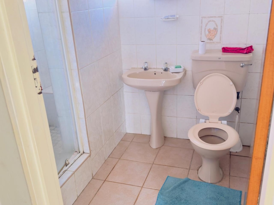 6 Bedroom Property for Sale in Southernwood Eastern Cape